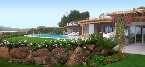 Экологический дом, вариант 13 вид на бассейн с другой стороны